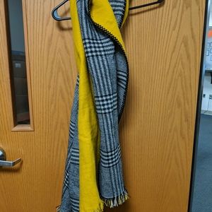 NWT Reversible Fashionable Scarf